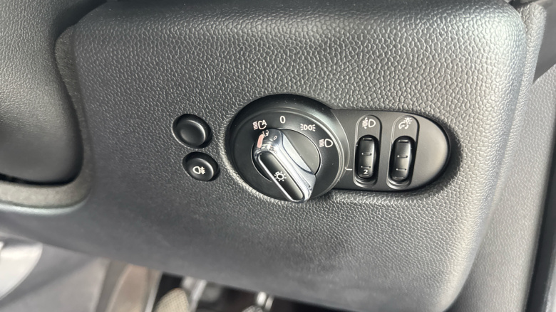 MINI Hatchback 1.5 Cooper Classic 3dr Petrol Hatchback